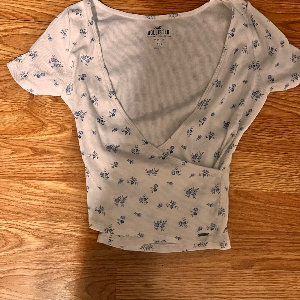 Hollister White and Blue Floral Blouse